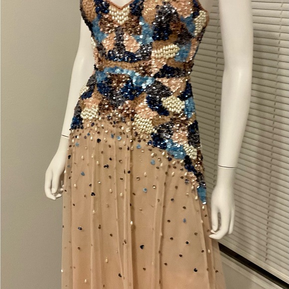 Aidan by Aidan Mattox SZ-0 Women's V-Neck Sequin Cocktail Dress. Retail $320 - Picture 4 of 13